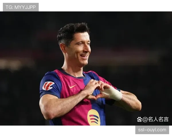 特写镜头:莱万多夫斯基多次落入越位陷阱,巴萨进攻时机选择遭质疑。 特写镜头:莱万多夫斯基多次落入越位陷阱,巴萨进攻时机选择遭质疑。